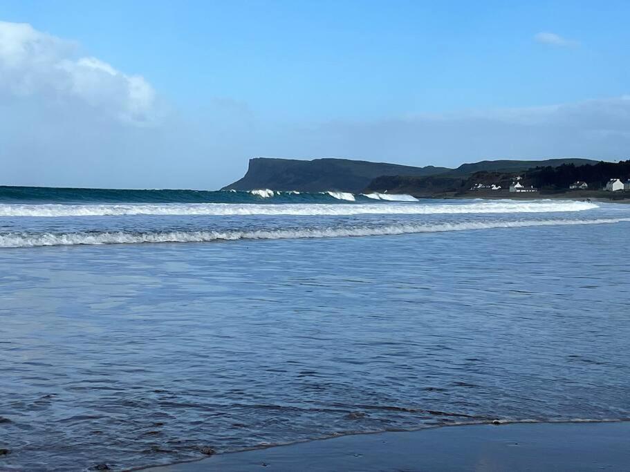 Seaside Apartment - 2 Storey 2 Bedrooms Ballycastle Exterior foto